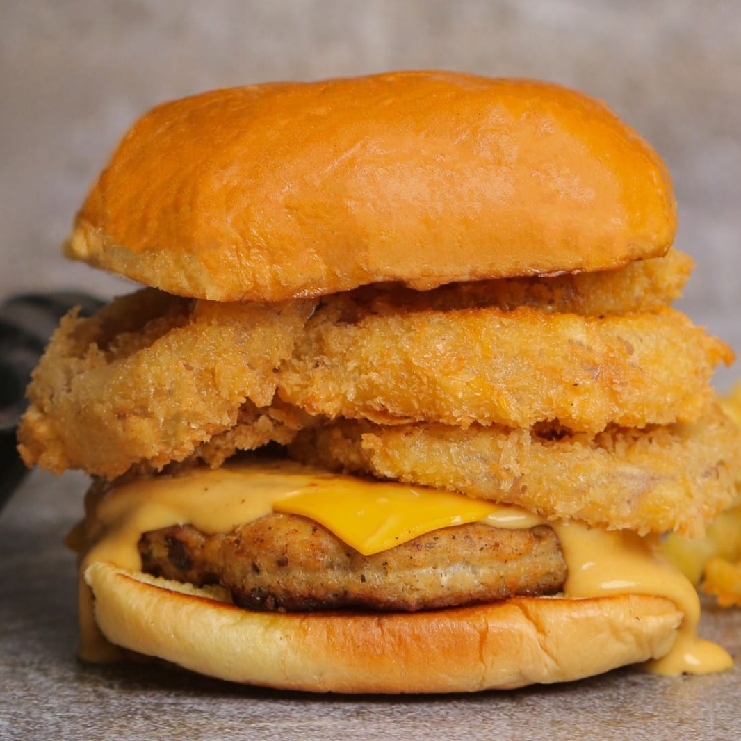 Le Notre Cafe | Crunchy Chicken Burger