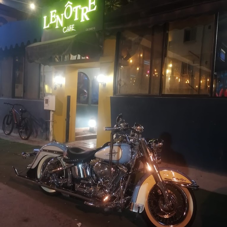 Le Notre Cafe photo 2